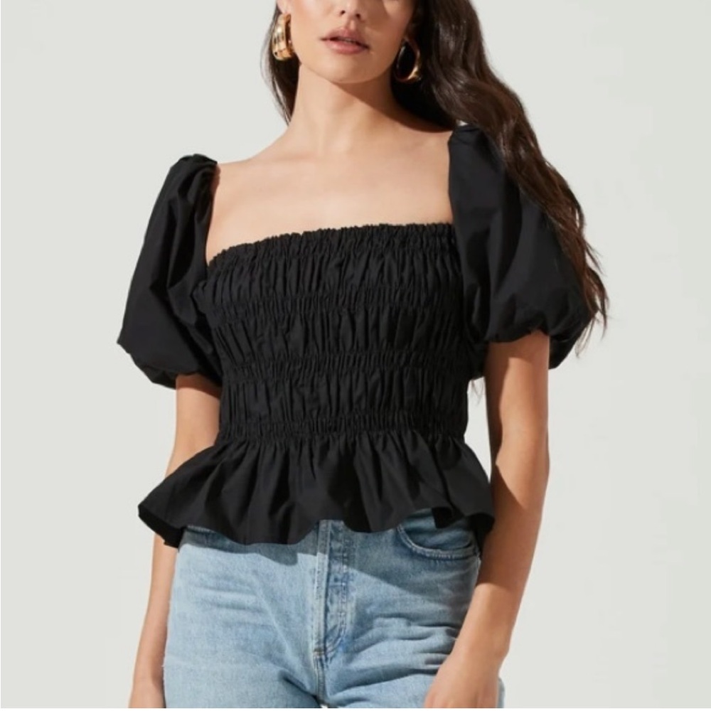 Astr the label Savina Black Smocked Puff Sleeve Blouse Sz small S